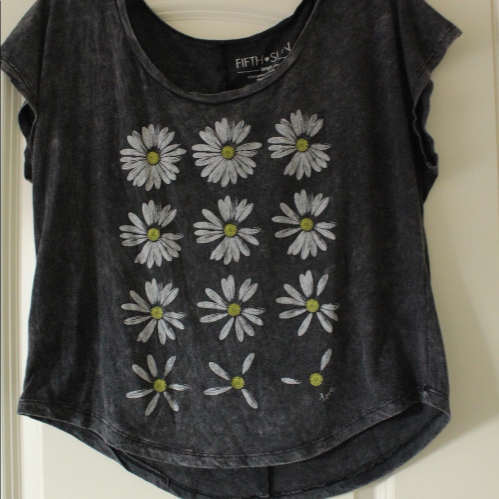 Charcoal gray flower cropped tee
